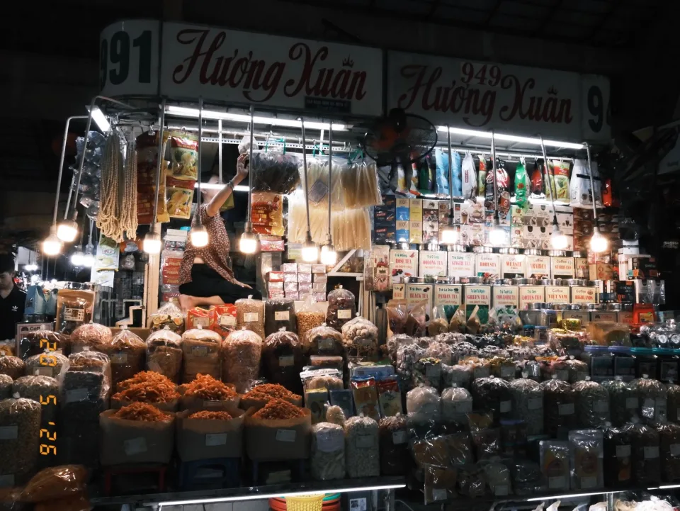 Bàn ăn tại Nguyễn Thị Hồng Đào